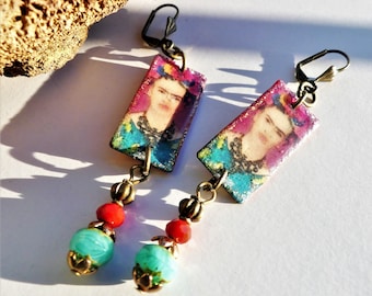 LES DEUX FRIDA. Boucles d'oreille bohèmes, Frida Kahlo, laiton, verre de Bohème, rouge, turquoise, métal bronze