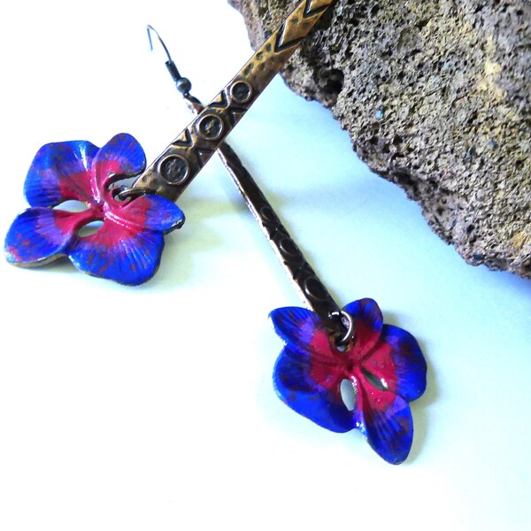ORCHIDEA.  Boucles d'oreille romantiques, bohèmes, fleurs, orchidée, printemps, cuivre, vieil or, bleu, rouge