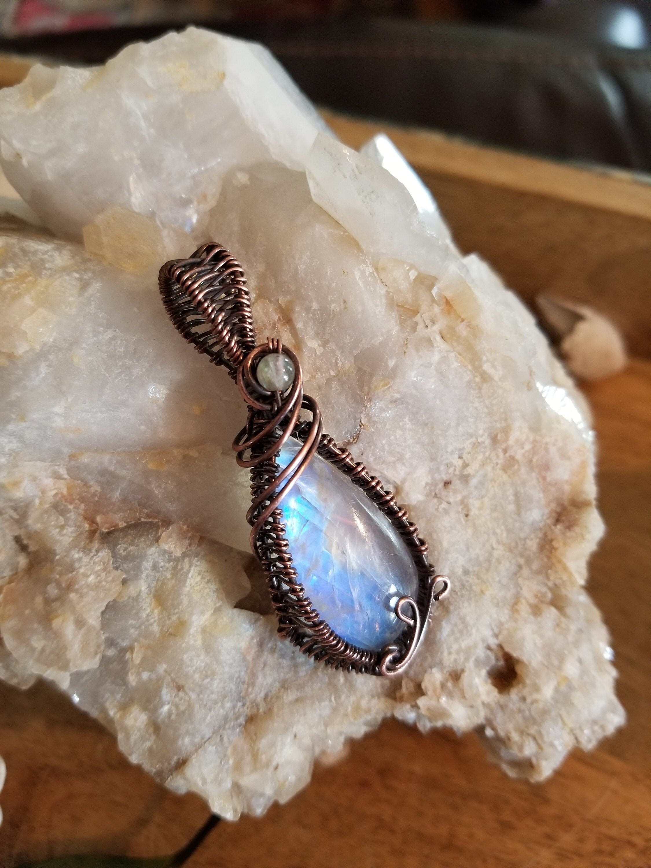 Green Labradorite /& Rainbow Moonstone Copper Wire Wrap Pendant Necklace