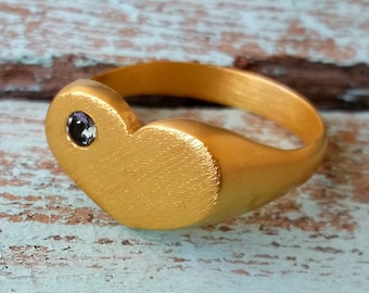 Heart Ring, Signet Heart Ring, Stamping Ring, Minimalist Ring, Unique Gold Jewelry, Heart Shaped Ring, Pinky Ring, Gold Green Sapphire Ring