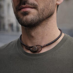 Gargantilla de cuero para hombre, collar de cuero rústico para hombre, collar con botón