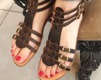 Vrouwen Griekse lederen sandalen, Gladiator stijl, handgemaakte lederen sandalen, plat, bruin, Romeins, Oude stijl sandaal, Ioulia