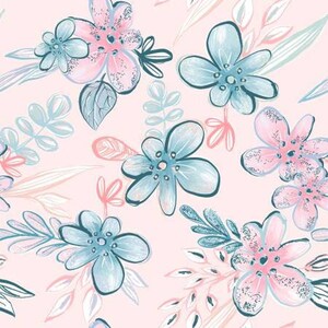 Puede incluir: Un patr&oacute;n sin costuras con flores de acuarela rosa y azul con contornos blancos sobre un fondo rosa claro.