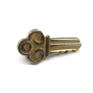 Vintage Tie Bar Clip: Small Fancy Key Gold Tone