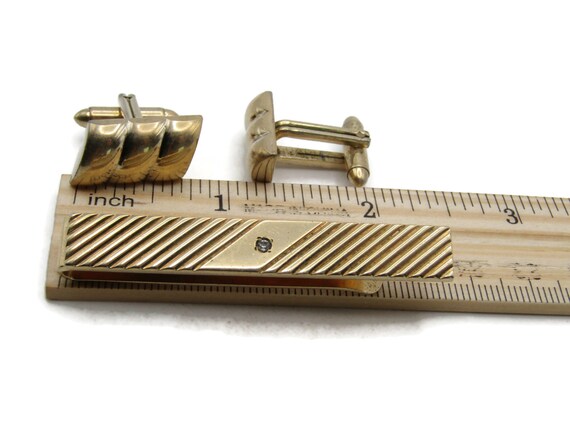 Vintage Gold Tone Cuff Links and Tie Clip Set: Di… - image 3