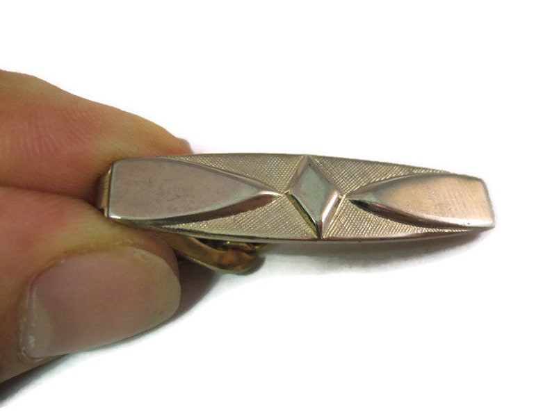 Vintage Men/'s Tie Bar Clip Jewelry Faded Gold Tone Diamond Shape Middle Design