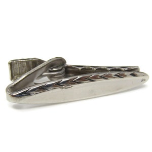 Rounded Interesting Top Border Tie Clip Tie Bar: Vintage Silver Tone - Stand Out from the Crowd with Class