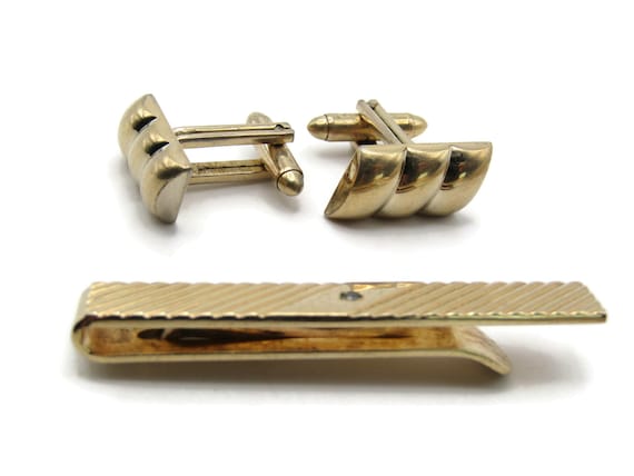 Vintage Gold Tone Cuff Links and Tie Clip Set: Di… - image 1