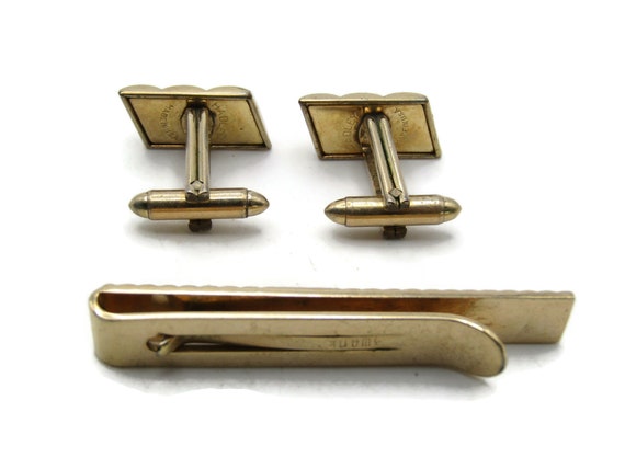 Vintage Gold Tone Cuff Links and Tie Clip Set: Di… - image 2