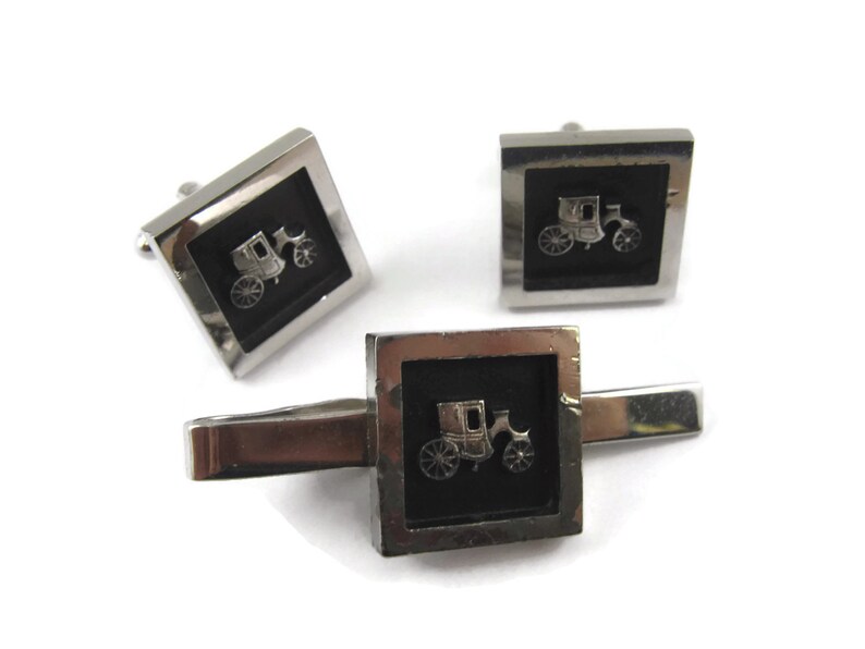 Obvious Metal Wear Nice Vintage Men/'s Jewelry Accessory Set Cufflinks Tie Bar Antique Carriage Automobile Sign