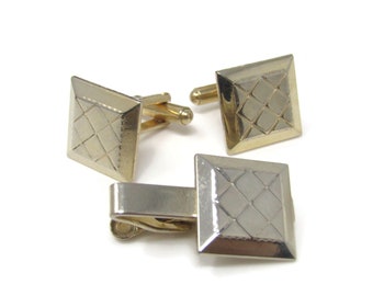 Crossed Lines Quilt Design Men's Jewelry Set Cufflinks Tie Bar Clip: Vintage Gold Tone - Stand Out from the Crowd with Class