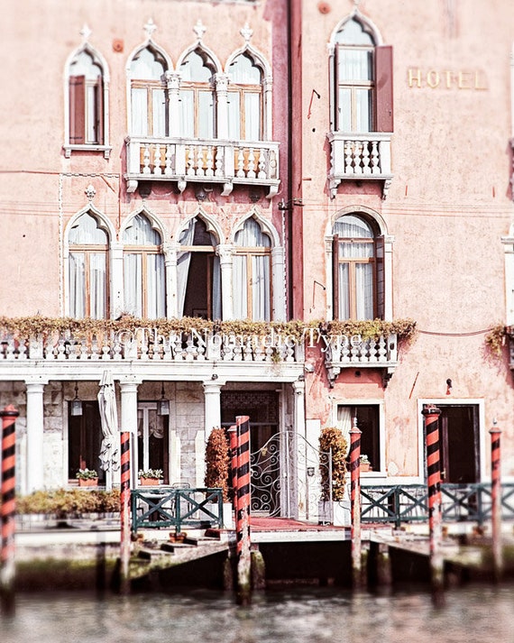 COUPLE LOVE RED IN VENICE RE PRINT ON FRAMED CANVAS WALL ART HOME DECORATION
