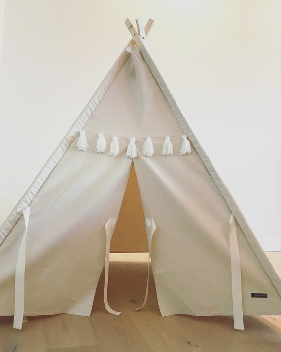 boys play tent