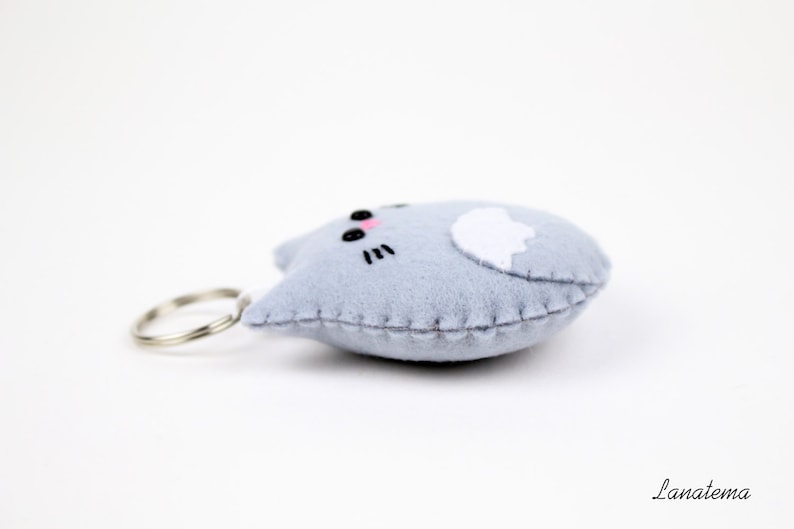 Chat Feltro Keychain. Cadeau gris de chat. Un porte-clés animal. Couture à la main. Cadeau pour son ami. Sac de charme. Nouveau cadeau de maison image 4