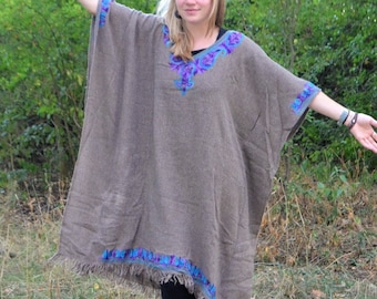 Kaftan brodé à la main en laine, Caftan d’automne chaud et confortable, Boho Woollen Loungewear Hippie Chic Poncho, Boho Cozy Gift 36-44 EU