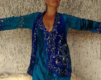 Batik-Seiden-Jumpsuit-Set, Upcycled-Seiden-Saree, mühelos mit Jacke, Strand-Hochzeits-Strampler, Haremshose mit tiefem Schritt, einzigartig, passend für Frauen 38–44