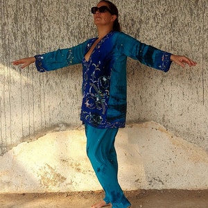 Ensemble combinaison en soie tie-dye sari en soie recyclée sans effort avec veste, barboteuse de mariage sur la plage, saree avec entrejambe bas Pièce unique en son genre pour femme de 38 à 44 ans image 5