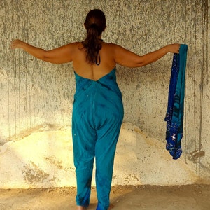 Ensemble combinaison en soie tie-dye sari en soie recyclée sans effort avec veste, barboteuse de mariage sur la plage, saree avec entrejambe bas Pièce unique en son genre pour femme de 38 à 44 ans image 9