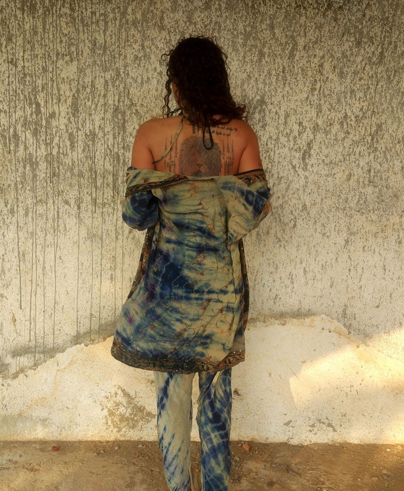 Ensemble saree en soie recyclée et soie recyclée sans effort avec veste, barboteuse de mariage sur la plage, saree unique en son genre pour femme de 38 à 44 ans image 5