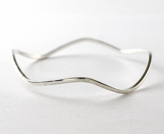 Unusual 70's wavy sterling edgy hippie bangle, th… - image 4