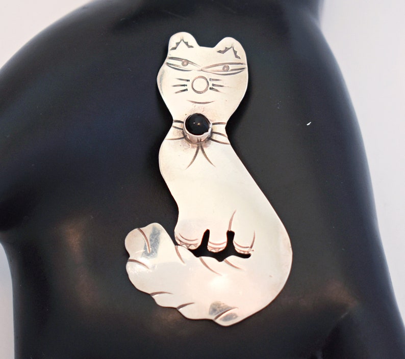 big funky 925 silver onyx collared smug fluffy feline mid-century pin Unusual 50/'s sterling onyx Modernist smirking cat brooch
