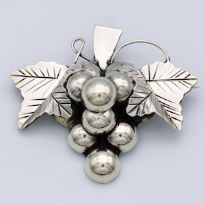 Big 80&#39;s Taxco sterling grape cluster pin pendant, heavy TS-102 Mexico 925 silver fruit prosperity brooch