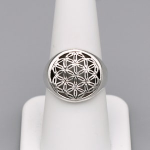 90's 925 silver size 7.5 psychedelic flowers ring, sterling geometric floral shield ring image 9