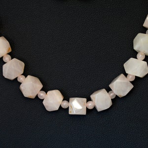 Art Deco 20's rose quartz flapper necklace, hand carved pink polyhedron & round beads opera length chain image 6