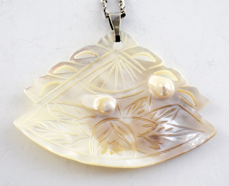 60's blister pearl MOP 925 silver fan pendant, boho carved Mother of Pearl sterling mariner chain necklace image 2