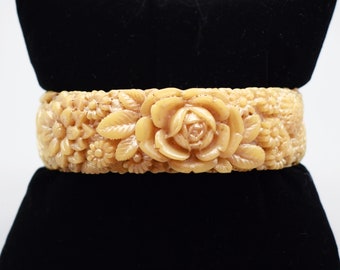 30's pearlized celluloid dimensional floral bangle, beige early plastic oval flower garden bracelet