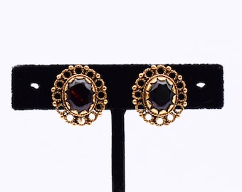 1910&#39;s garnet 14k gold Bohemian screw backs, Victorian yellow gold ropes oval red pyrope earrings