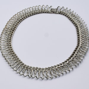 60's Egyptian Revival wide silver tone choker, abstract industrial curved metal statement necklace immagine 8