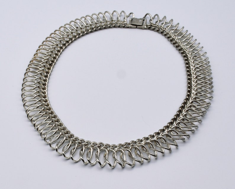 60's Egyptian Revival wide silver tone choker, abstract industrial curved metal statement necklace immagine 8