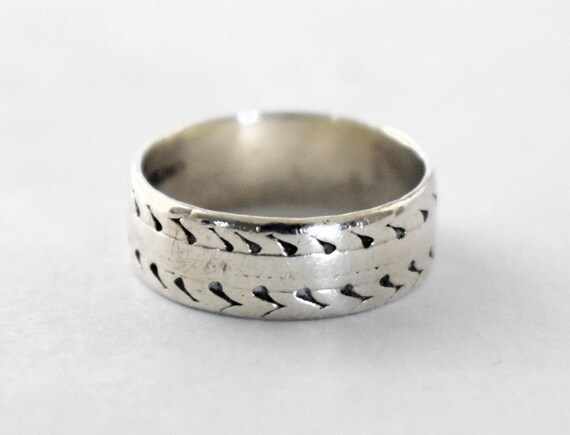 70's etched sterling size 6 tribal hippie band, h… - image 8