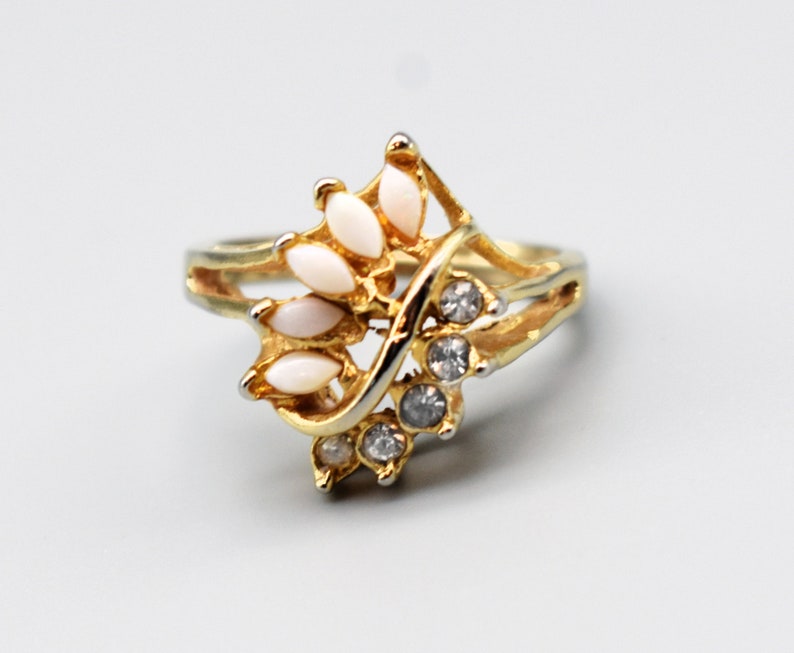 60's gold plate faux opal clear crystal size 6.75 cocktail ring, dimensional bling swirl statement image 9