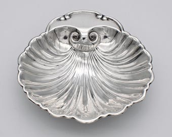 40s Neoclassical sterling footed scallop shell bowl, heavy vintage 925 silver decorative candy nut dish