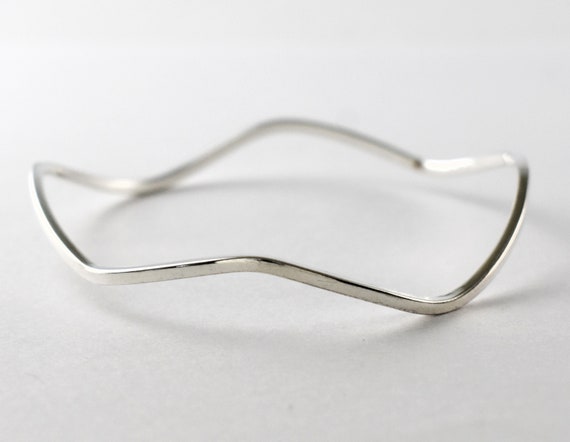 Unusual 70's wavy sterling edgy hippie bangle, th… - image 9