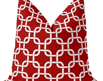 Rood-witte kussensloop. Decoratie voor als vakantiehuis. Rood damast sierkussen. Kussen met rood accent. Elegant decoratief kussen. Geometrische rode kussens