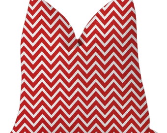 Rood-witte kussensloop. Decoratie voor als vakantiehuis. Rood damast sierkussen. Kussen met rood accent. Elegant decoratief kussen. Geometrische rode kussens