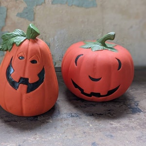 Vintage ceramic Halloween jack-o&#39;-lantern pumpkin figurine set of two
