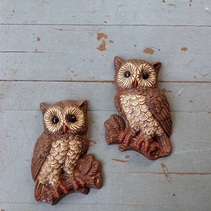 Vintage molded owl wall hanging decor