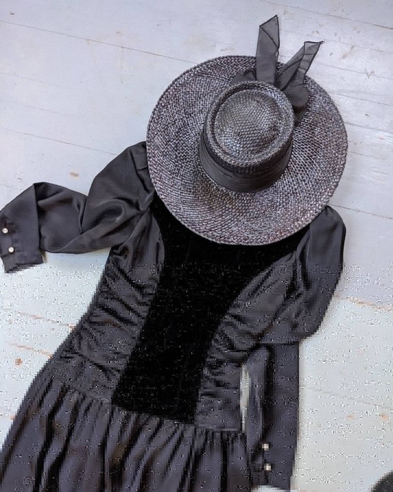 Vintage black velvet Donna Morgan dress