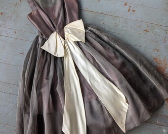 Vintage 1950s grey and white taffeta cocktail dress