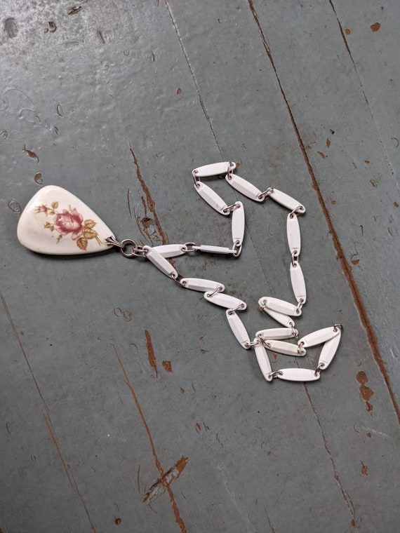 Vintage cottagecore rose plastic statement neckla… - image 6