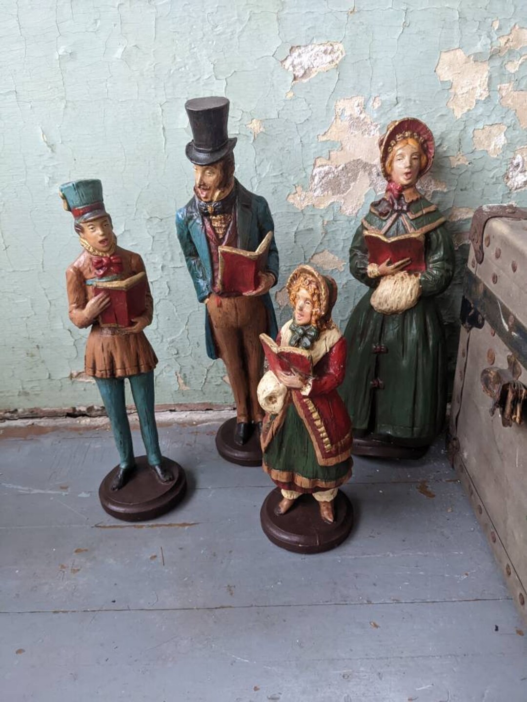Christmas Caroler Family 