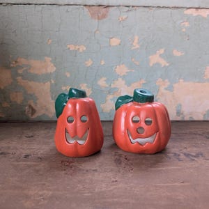 Vintage ceramic Halloween jack-o&#39;-lantern pumpkin figurine set of two