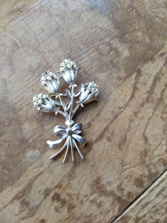 Vintage Napier flower blossoms pearl brooch