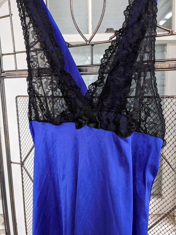 Vintage lace and nylon nightgown - image 5