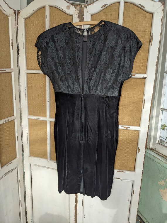 Vintage Gunne Sax black velvet dress - image 10