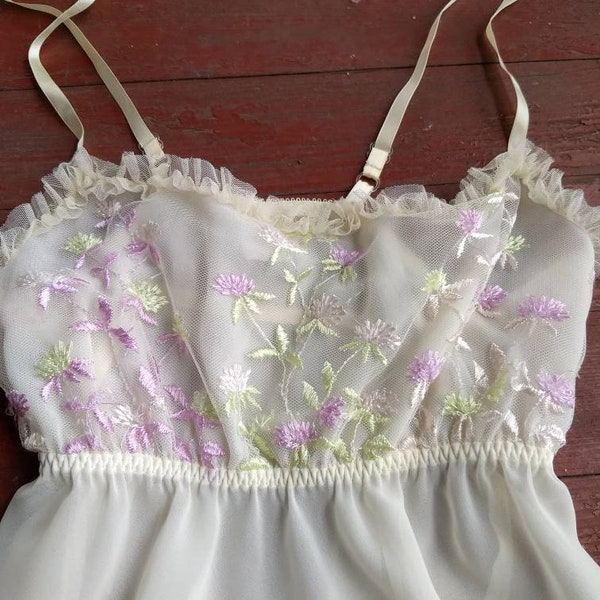 Vintage embroidered flower romantic nightgown